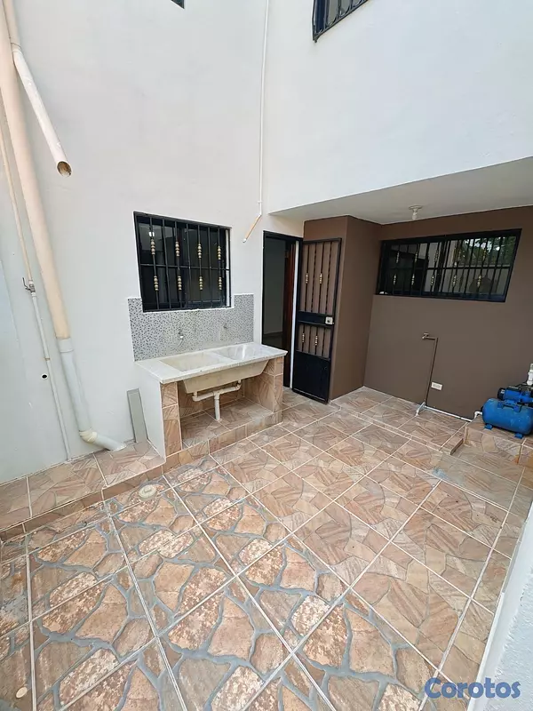 casas - venta de casa súper grande cerca del Corall mall autopista de san isidro  4