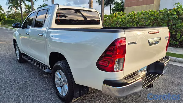 jeepetas y camionetas - Toyota Hilux 2017 Nueva! 8