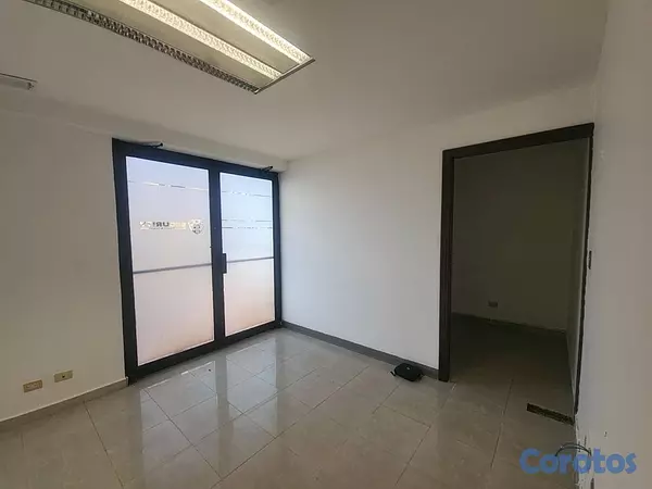 oficinas y locales comerciales - Alquiler en plaza comercial en Av, Winston Churchill 6
