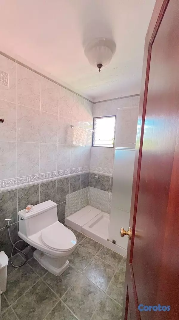 casas vacacionales y villas - Hermosa casa en juan dolio metro country club  4