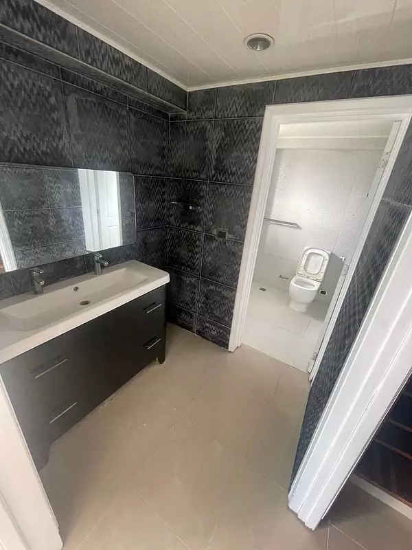 apartamentos - Se alquila apartamento clásico vacío en Evaristo Morales 5