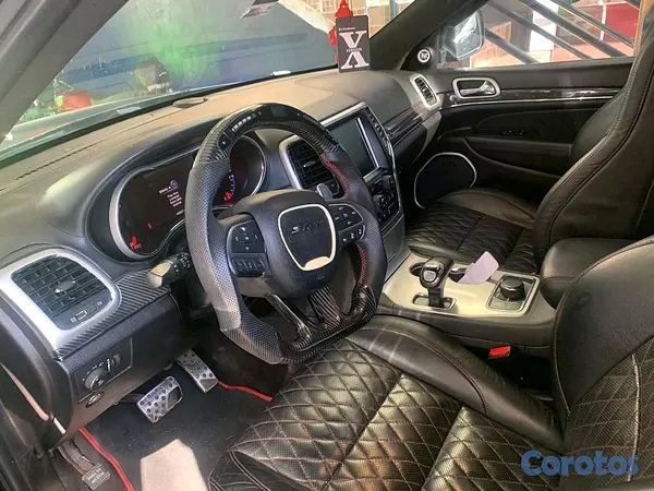 jeepetas y camionetas - Vendo hermosa jeepeta GRAND CHEROKEE SRT 4X4 año 2015  2