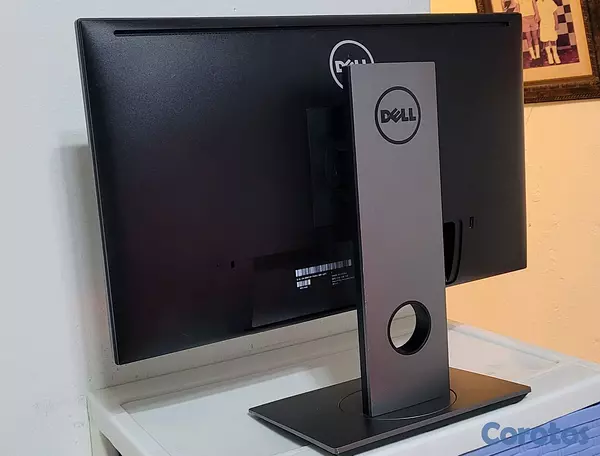 computadoras y laptops - Monitor Dell 24 Pulgadas Sin bordes hdmi Pantalla Giratoria  3