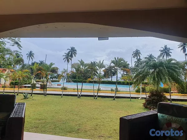 casas vacacionales y villas - Alquiler Villa Amueblada de 3 Habitaciones con Piscina, Los Róbalos, Samaná 1