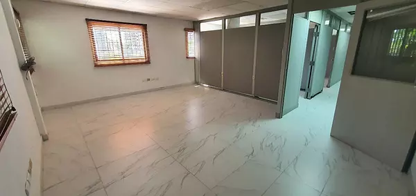 oficinas y locales comerciales - 🔵 Alquilo Local 272 mts 3er piso en la esperilla 
 7