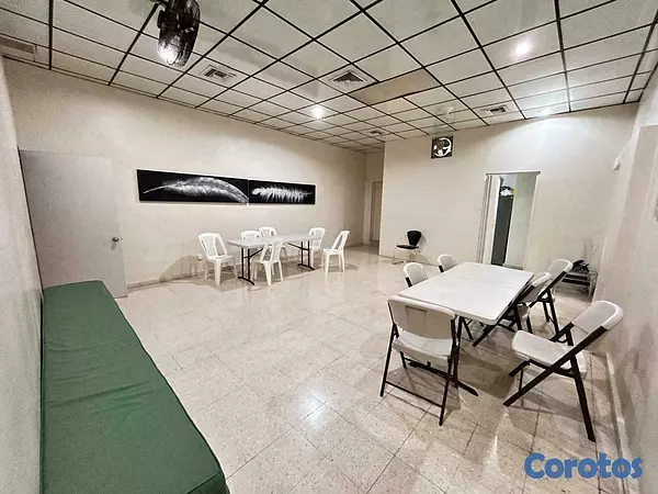 oficinas y locales comerciales - Oportunidad Alquilo Local en la Rómulo excelente ubicación 5
