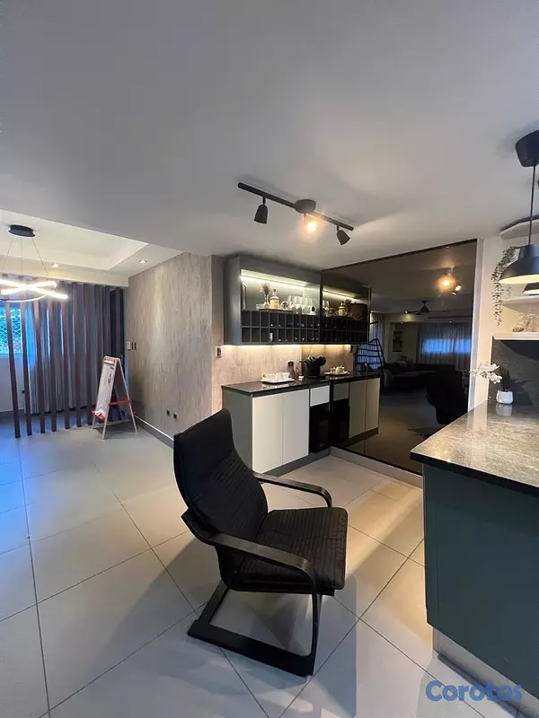 apartamentos - vendo avenida independencia tercer nivel tres habitaciones 2.5 baños dos parqueo 15