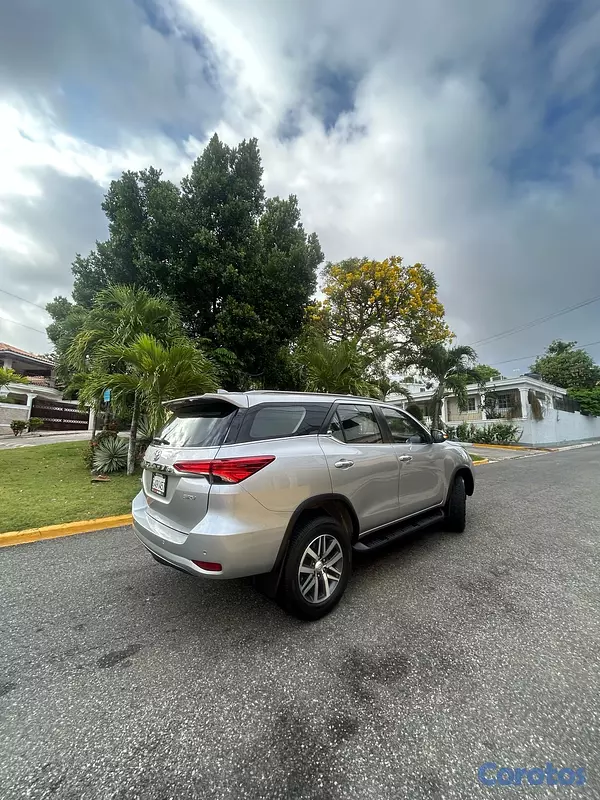 jeepetas y camionetas - Toyota Fortuner 2020 2