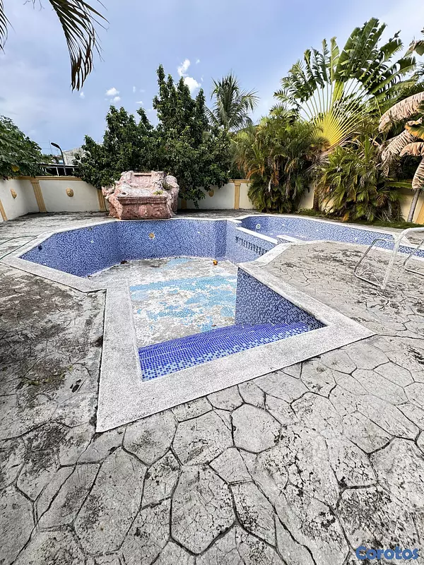 casas - venta de Mansión próximo a la avenida España con 1000mts y piscina súper grande  7