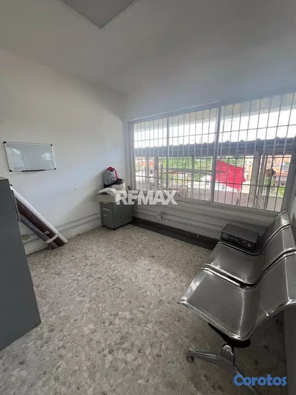 oficinas y locales comerciales - Local comercial de 700mt2 en alquiler en Altos de  16