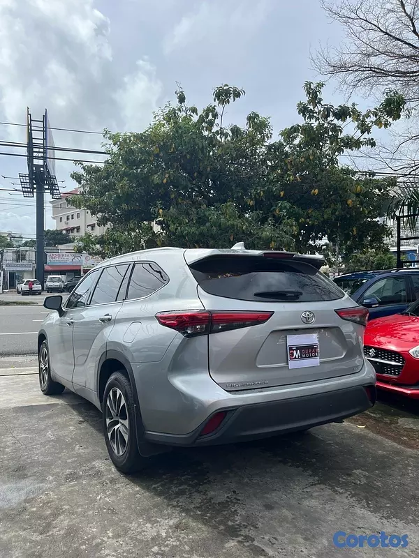 jeepetas y camionetas - Toyota Highlander XLE 2020 9