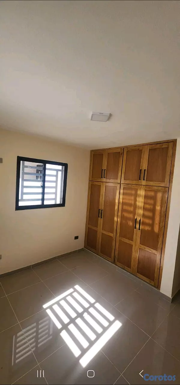casas - Vendo casa con exelente ubicación en Urb Las Antillas  6