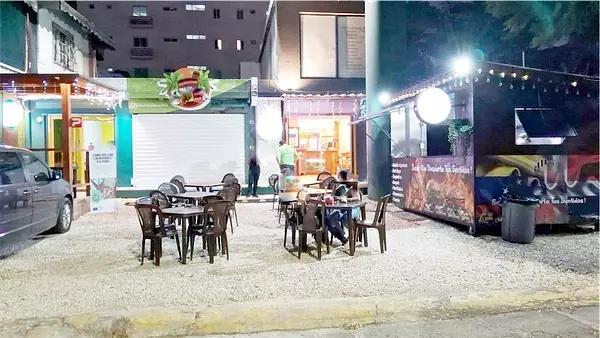 oficinas y locales comerciales - Locla tipo food truck en bella vista  3