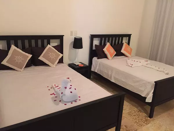 casas vacacionales y villas - Villa 2 niveles en punta cana 2,200 mts 
 7