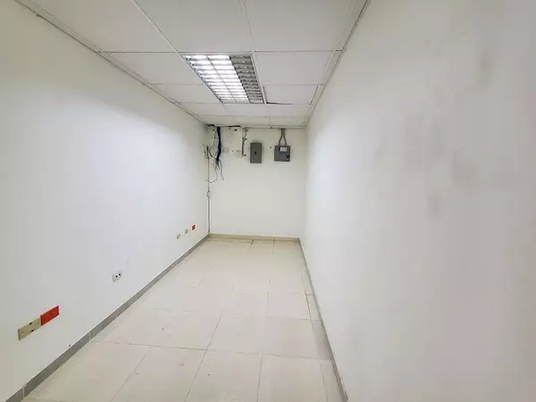 oficinas y locales comerciales - Local céntrico en Primer nivel  4