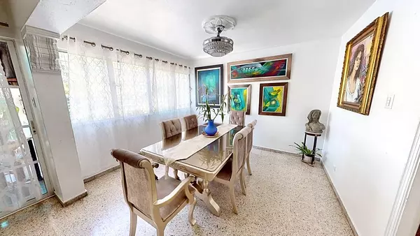 casas - Vendo casa en la zona Universitaria 
Residencial cerrado
290 mst
RD$18,000,000 7