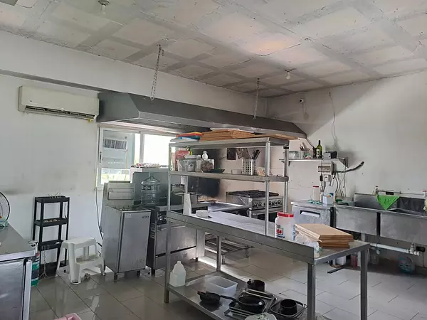 oficinas y locales comerciales - Alquilo local  2do piso 35 mts en los prados  3