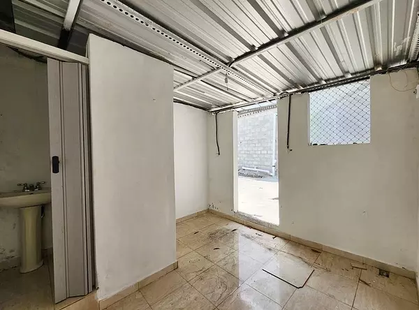 oficinas y locales comerciales - nave céntrica comercial en alquiler 2