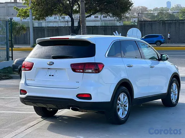 jeepetas y camionetas - Kia Sorento LX 2020 4