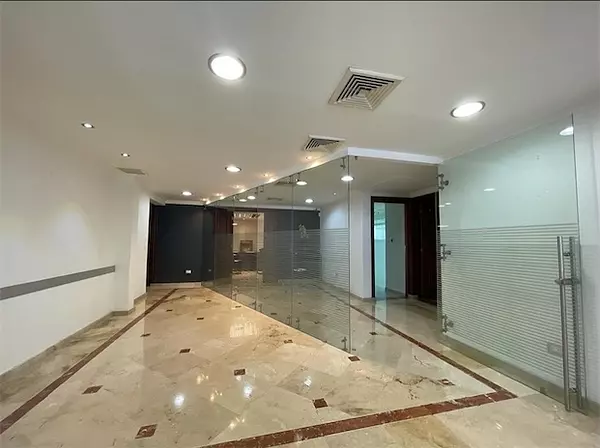 oficinas y locales comerciales - Local en Naco Amplio 7