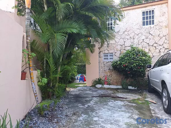 casas - Casa de 5 habitaciones 8 baños en venta en Colinas 16