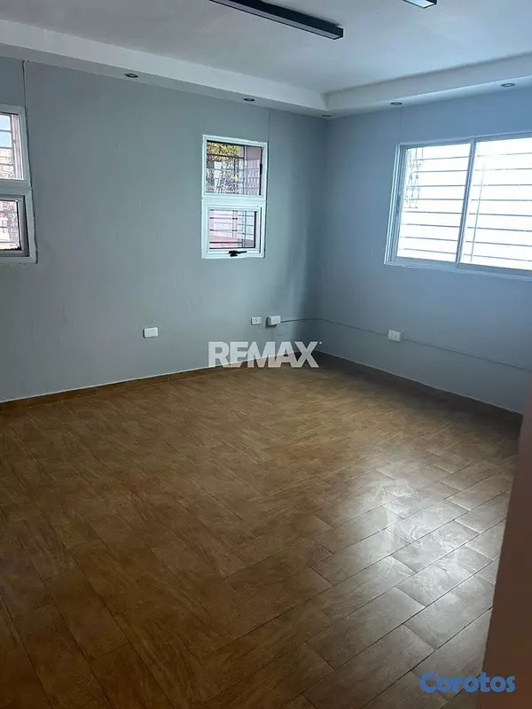 oficinas y locales comerciales - Local comercial de 400mt2 en alquiler en El Millon 11