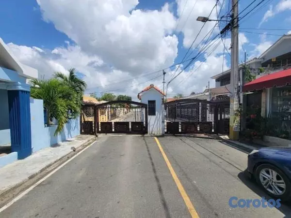 casas - Casa en residencial cerrado con amplio patio Autopista de San Isidro 6