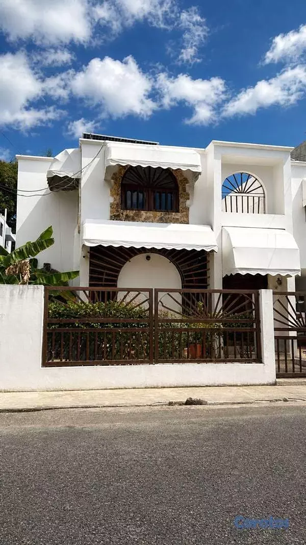 casas - Casa de 6 habitaciones 6 baños en alquiler en Urba 19