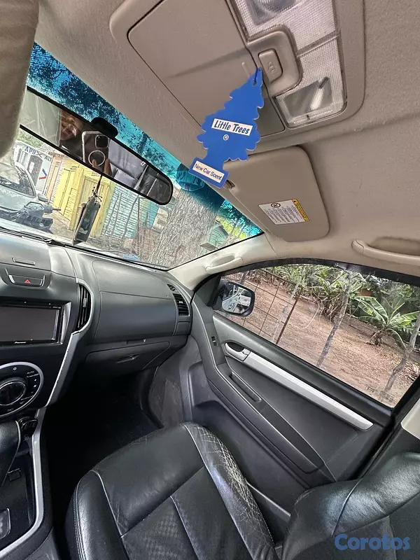 jeepetas y camionetas - Está en excelentes condiciones. 9