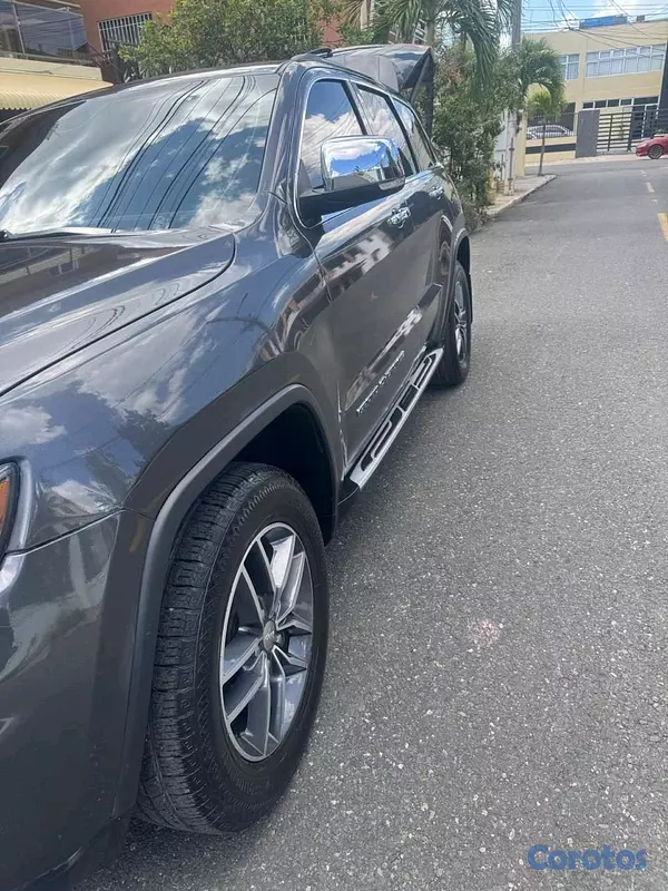 jeepetas y camionetas - SE VENDE JEEPETA GRAND CHEROKEE LIMITED AÑO 2018 2