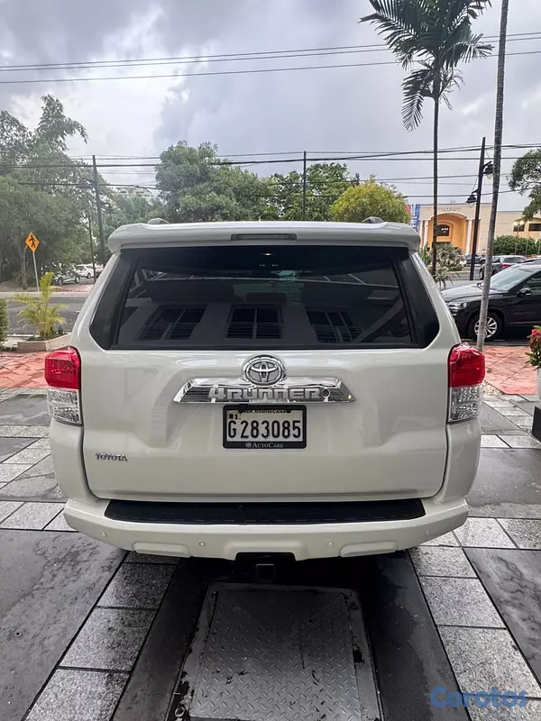 jeepetas y camionetas - Vendo Toyota 4 Runner SR5 2013 Excelentes Condicio 7