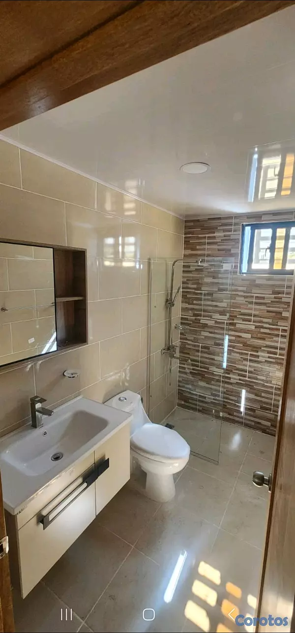casas - Vendo casa con exelente ubicación en Urb Las Antillas  5