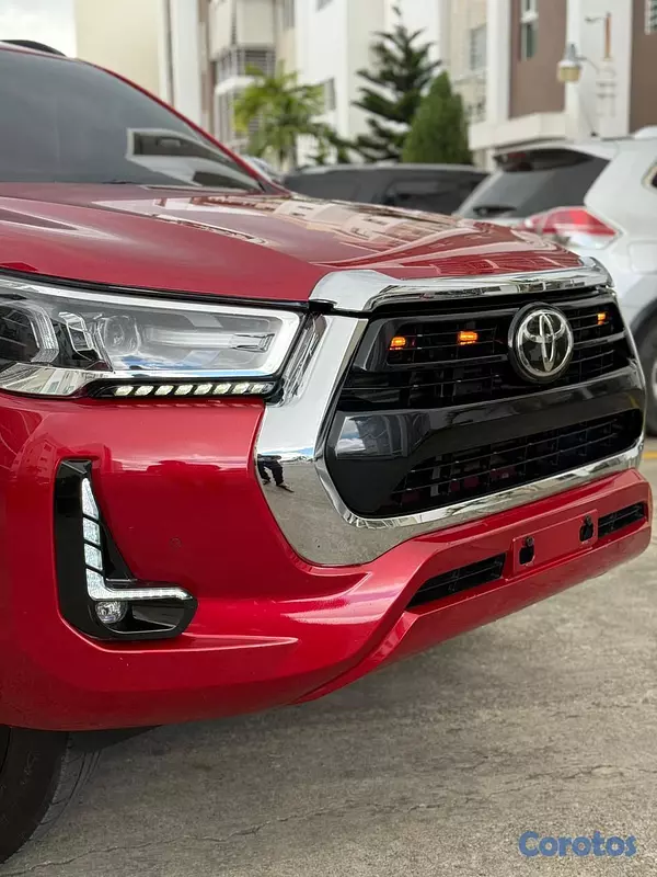 jeepetas y camionetas - Toyota Hilux 2022 SRV  2