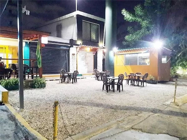 oficinas y locales comerciales - Locla tipo food truck en bella vista  4