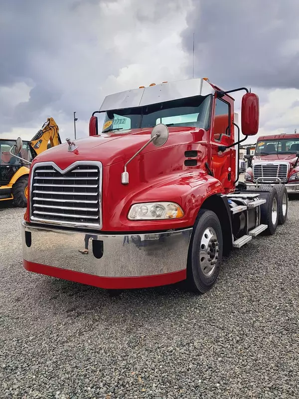 camiones y vehiculos pesados - MACK PINNACLE año 2012 8