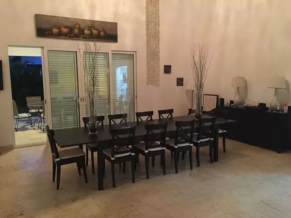 casas vacacionales y villas - Villa 2 niveles en punta cana 2,200 mts 
 8
