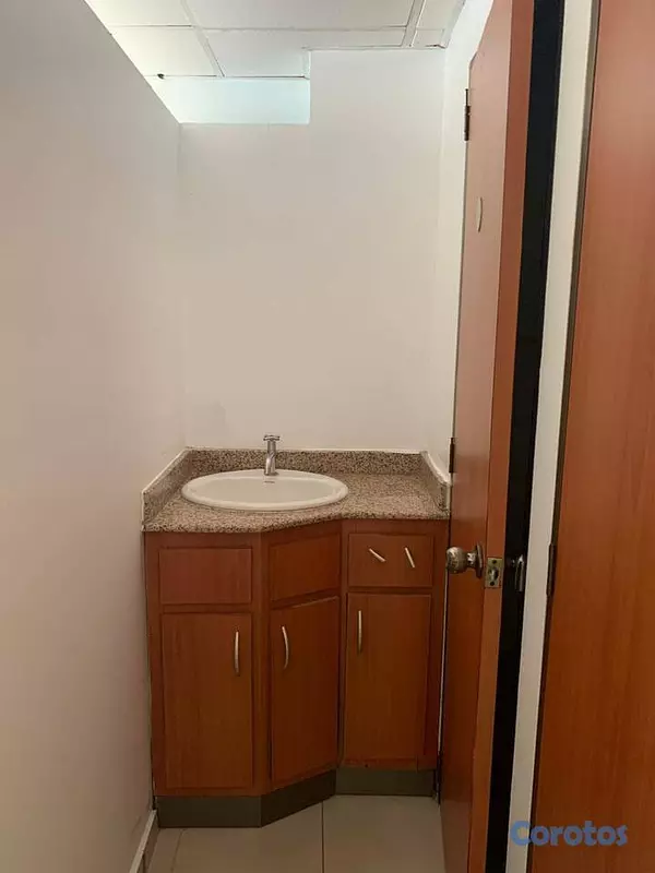 oficinas y locales comerciales - Alquiler de Local en Piantini 2do piso 3