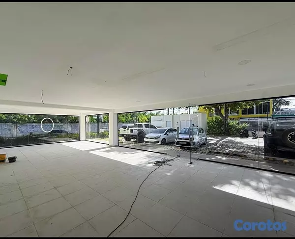solares y terrenos - Gran local comercial en Bavaro, Punta Cana | Fachada amplia  2