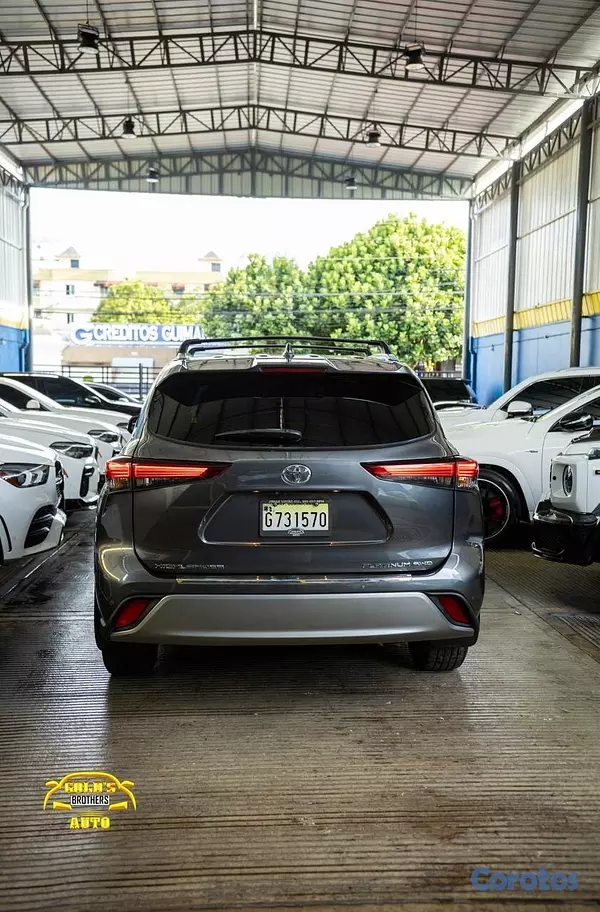 jeepetas y camionetas - Toyota Highlander Platinum 2023 Clean Carfax 5