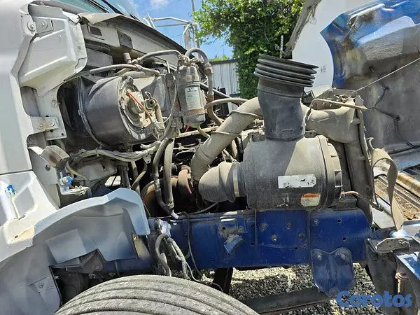 camiones y vehiculos pesados - Camión Cisterna de GLP Sterling M7500 en Venta 4