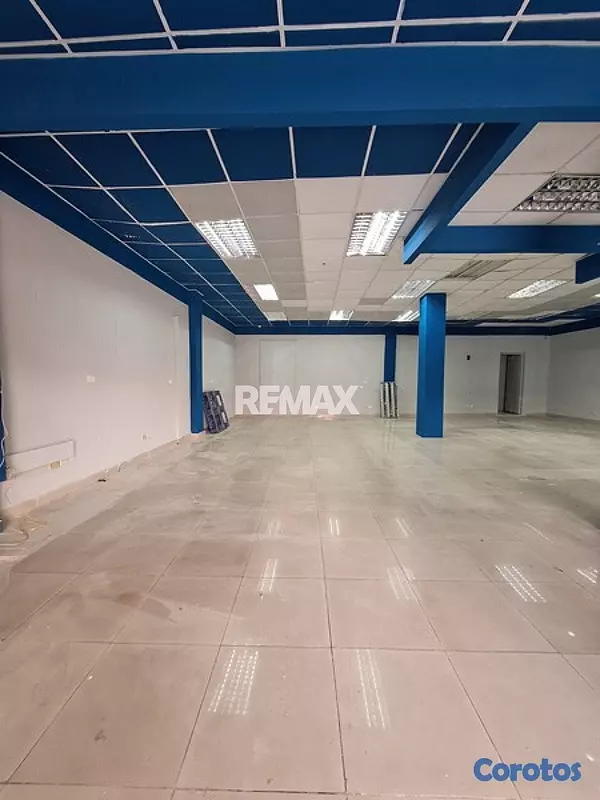oficinas y locales comerciales - Local comercial de 172mt2 en alquiler en San Carlo 9