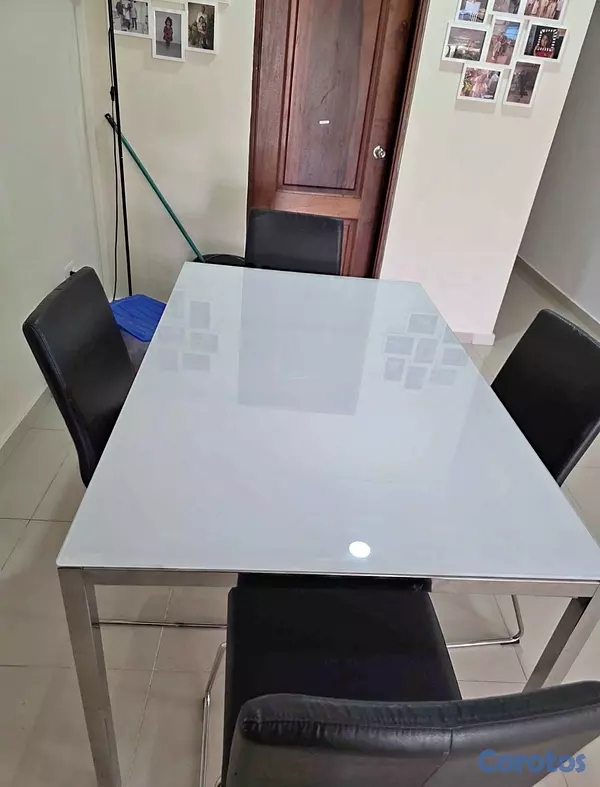 muebles y colchones - Mesa De 4 Sillas Tope Cristal y Asero Inoxidable Buenos.Esta Como Nueva 2
