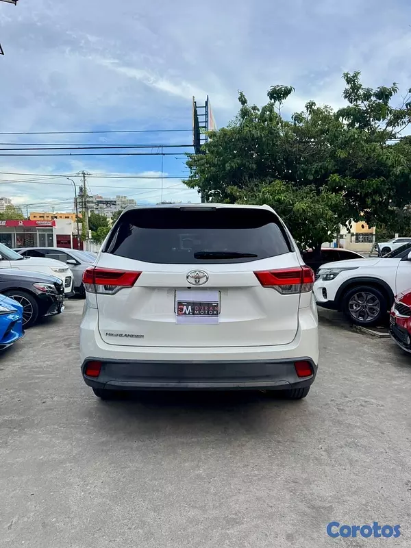 jeepetas y camionetas - Toyota Highlander LE 2019 7