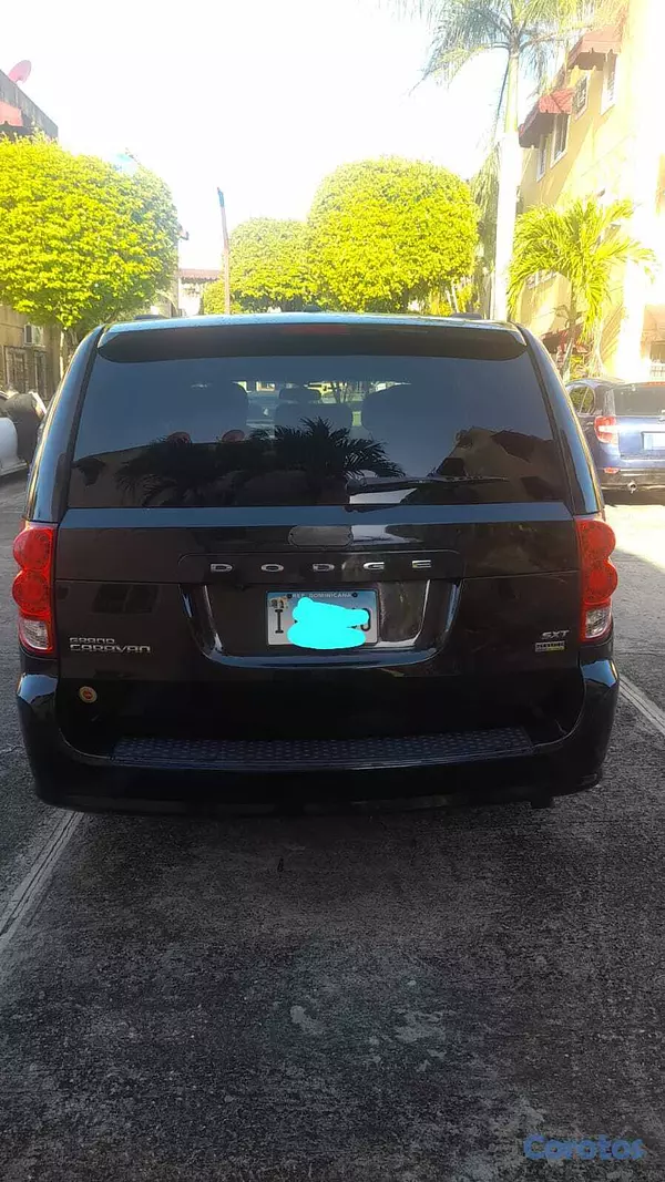 jeepetas y camionetas - Se vende Dodge Grand Caravan SXT 2017, excelentes  9