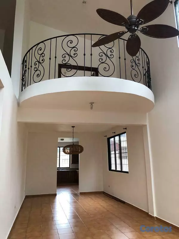 casas - Vendo amplia y acogedora casa en Arroyo Hondo 9