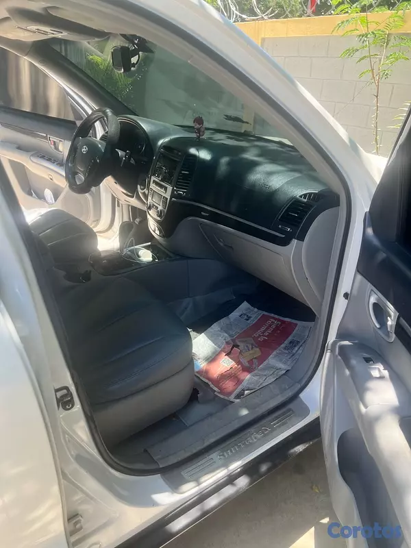 jeepetas y camionetas - Hyundai Santa Fe, muy buenas condiciones y buen precio  2