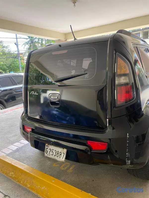 jeepetas y camionetas - Vendo Kia Soul 2011 color negro 2