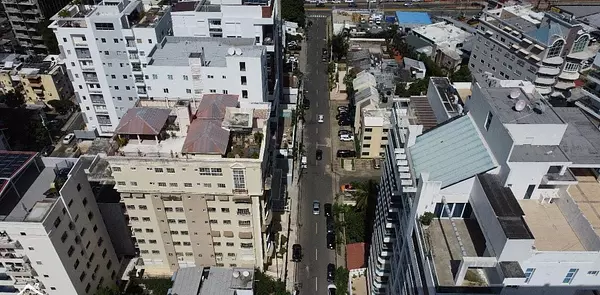 apartamentos - Amplio apartamento de estilo clásico en Naco con excelente distribución y vista  2