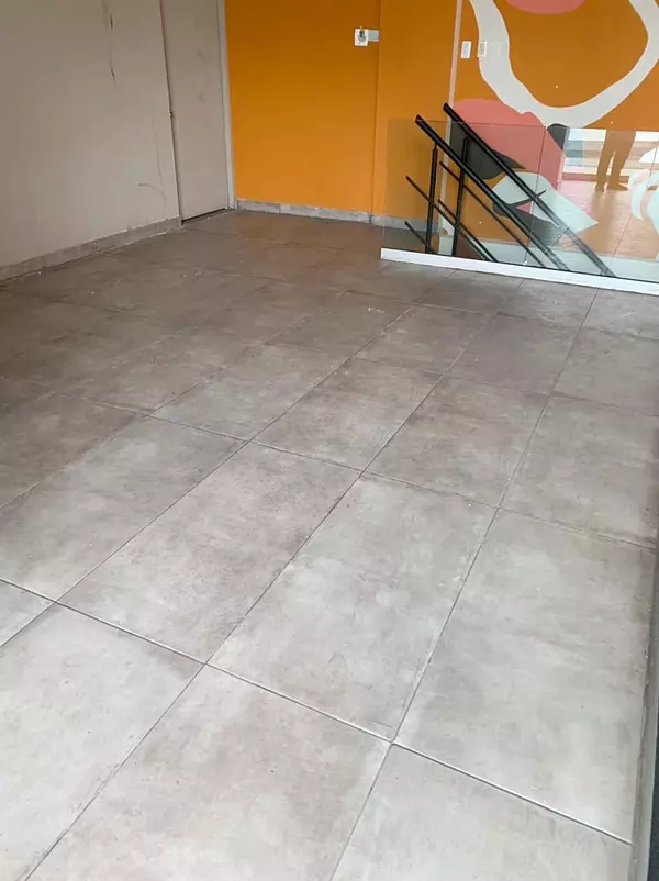 oficinas y locales comerciales - Local céntrico en Bella vista  4