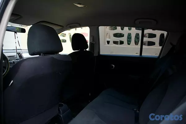 carros - Nissan Versa 2011 Americano 2